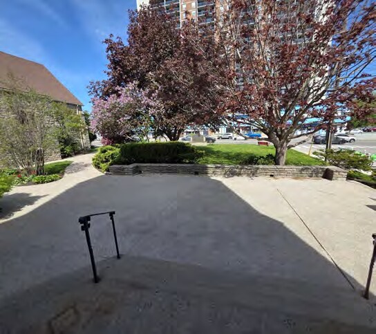 151 Lakeshore Rd W, Mississauga, ON à vendre - Photo de l’immeuble – Image 3 sur 27