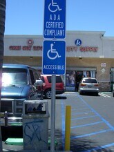 425 E Imperial Hwy, Los Angeles, CA à louer Photo de l’immeuble– Image 1 sur 4