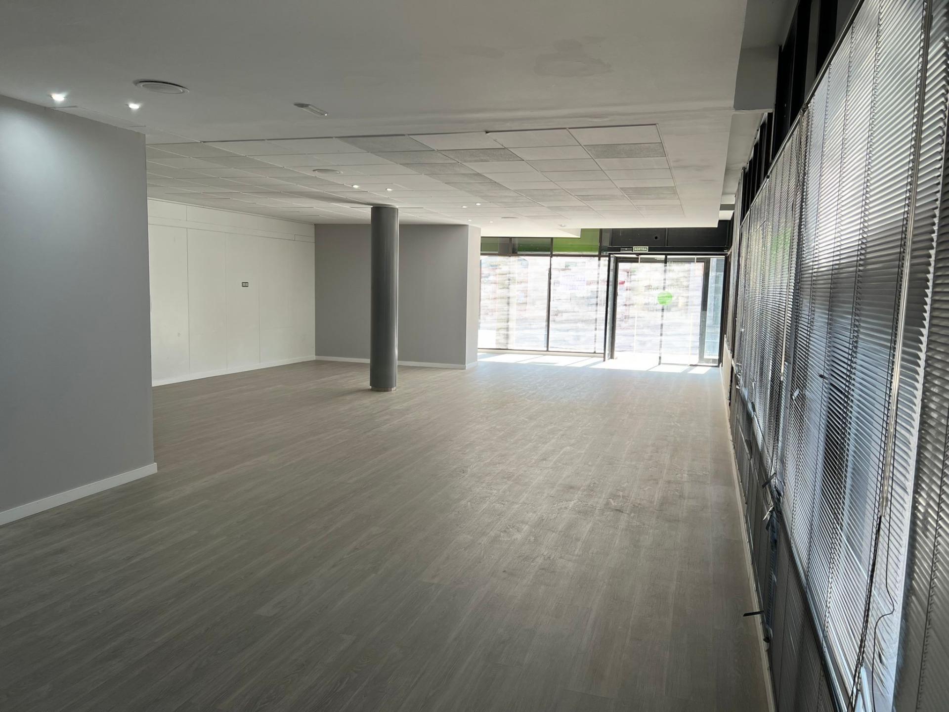Local commercial dans Sant Fruitós de Bages, Barcelona à louer Plan d’étage– Image 1 sur 4