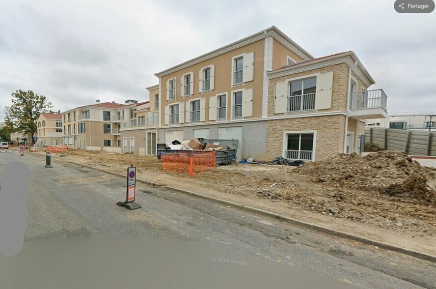 Local commercial dans La Queue-en-Brie à louer - Photo de la construction – Image 1 sur 4
