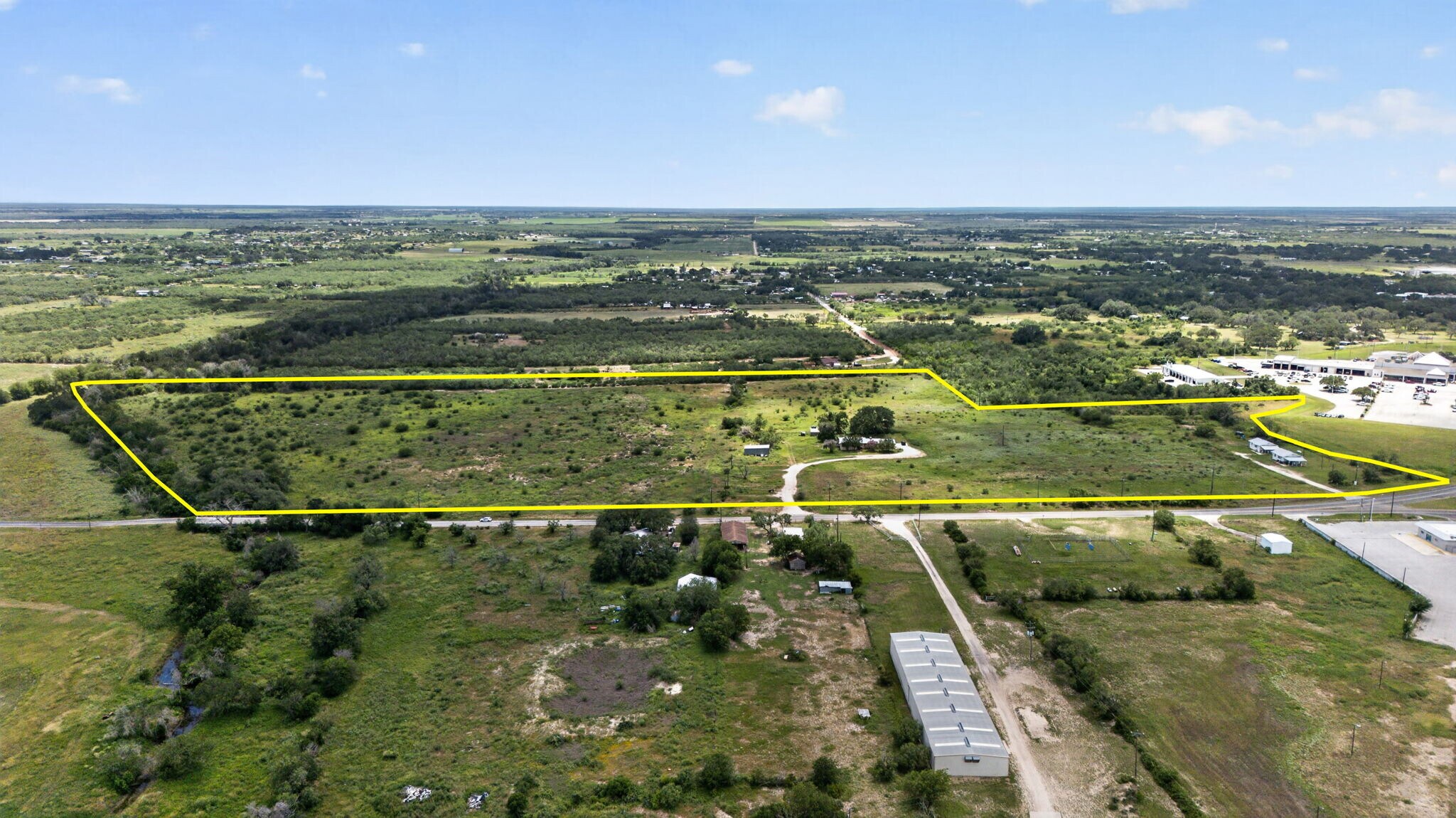 180 County Road 777, Devine, TX à vendre Photo de l’immeuble– Image 1 sur 24