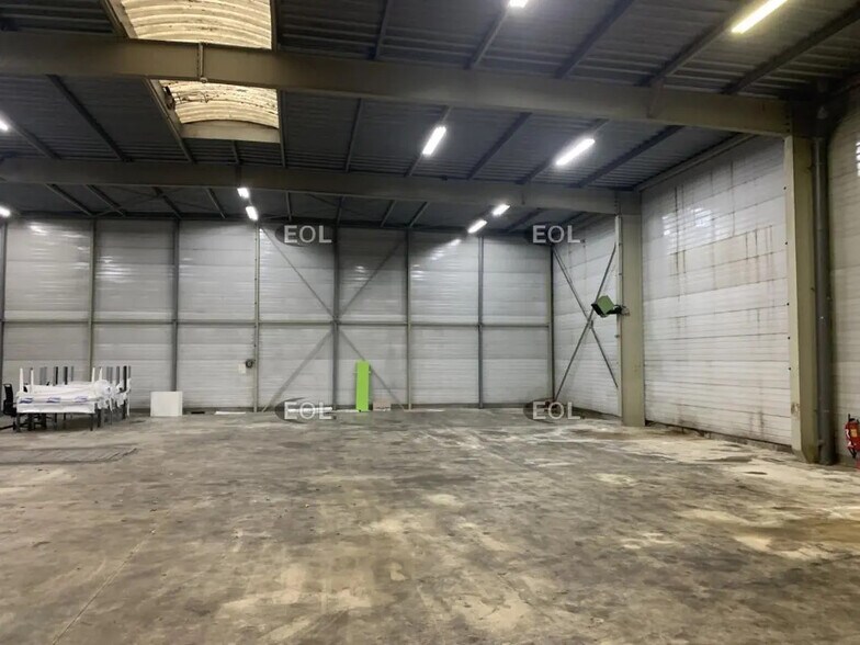 Local d’activités dans Colombes à louer - Photo de l’immeuble – Image 3 sur 8