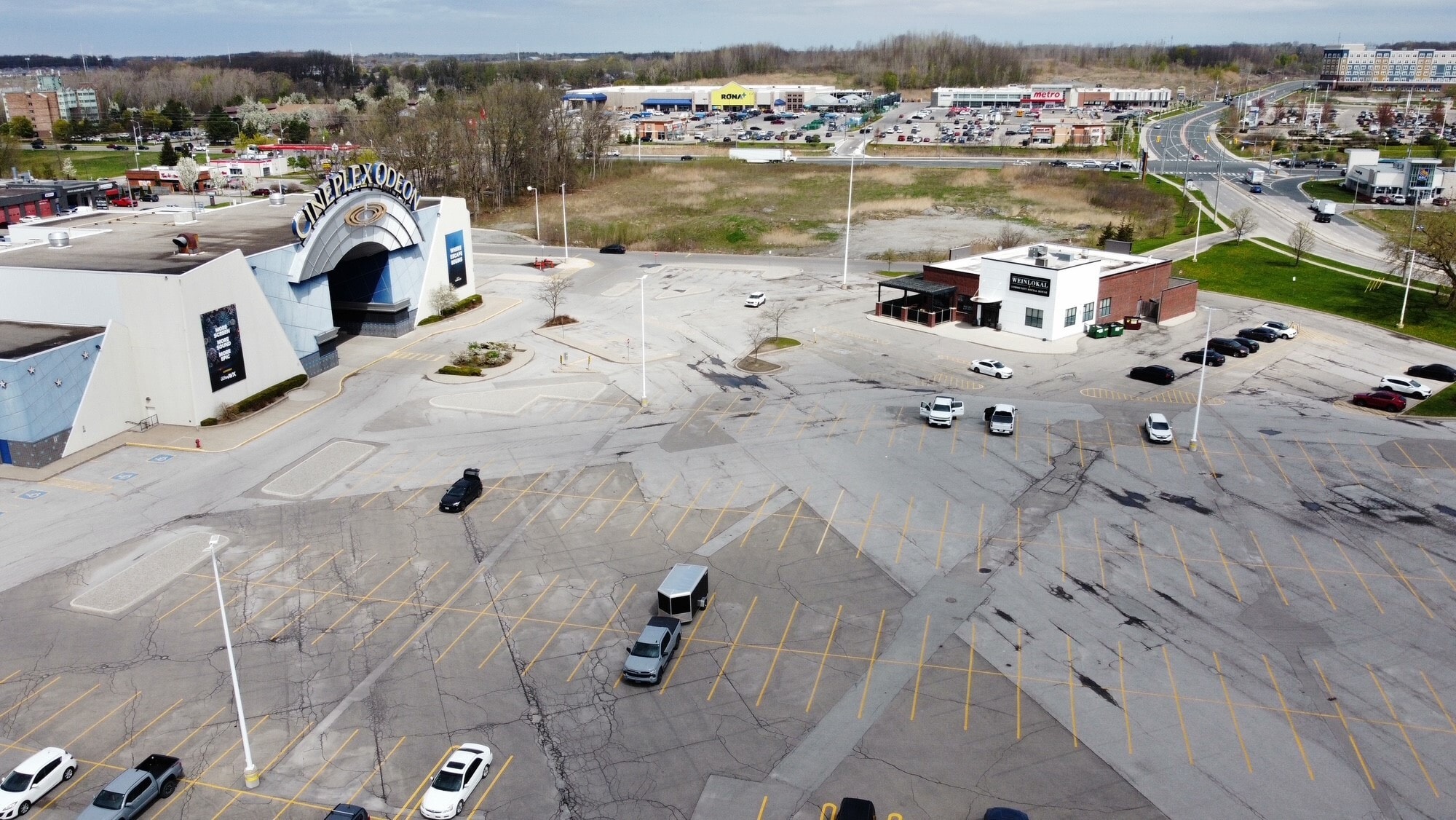 7555 Montrose Rd, Niagara Falls, ON à louer Photo intérieure– Image 1 sur 3