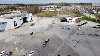 7555 Montrose Rd, Niagara Falls, ON à louer Photo intérieure– Image 1 sur 3