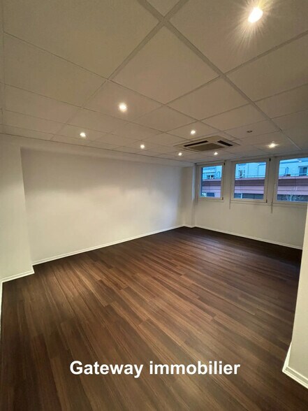 Bureau dans Clermont-Ferrand à louer - Photo de l’immeuble – Image 1 sur 6