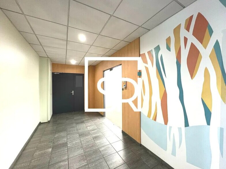 Bureau dans Clermont-Ferrand à louer - Hall d’entrée – Image 1 sur 10