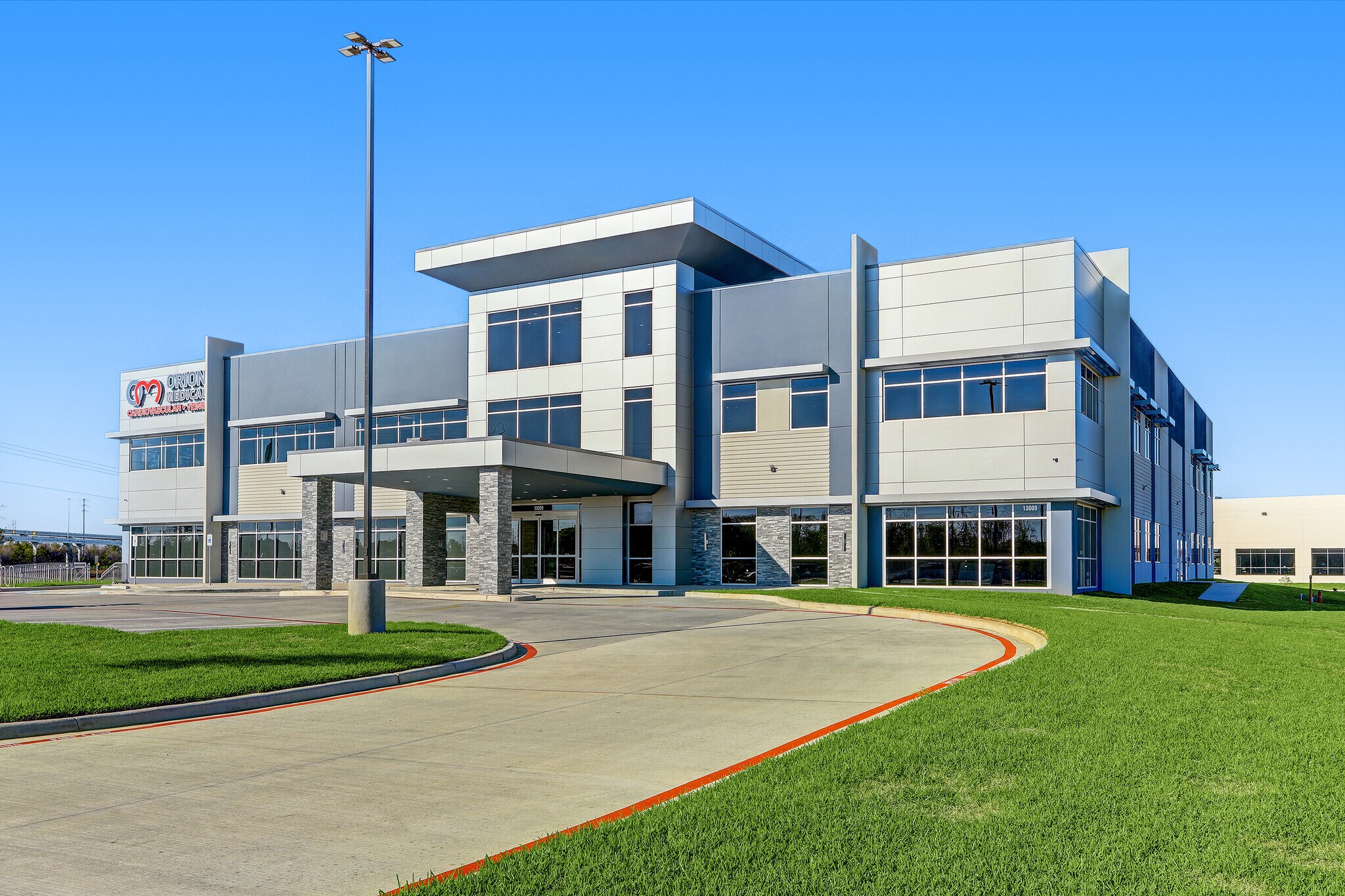 13009 Gulf Commerce Dr, Houston, TX à louer Photo principale– Image 1 sur 21