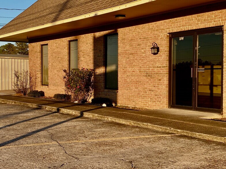 1523-1529 Cliff Gookin Blvd, Tupelo, MS à louer - Photo de l’immeuble – Image 1 sur 17