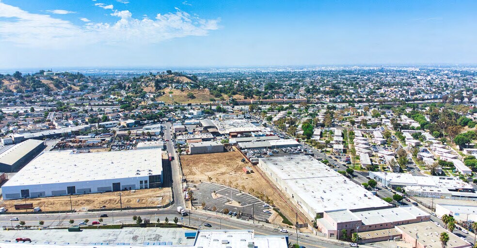 1583 Fishburn Ave, Los Angeles, CA à louer - Photo de l’immeuble – Image 3 sur 7