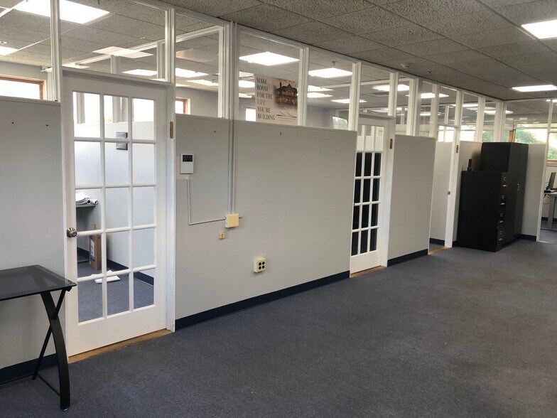 1345 Queen Anne Rd, Teaneck, NJ à louer - Photo de l’immeuble – Image 2 sur 9