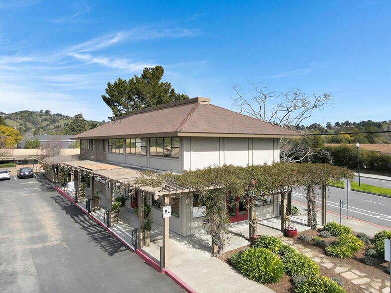 61 Camino Alto, Mill Valley, CA à louer - Photo de l’immeuble – Image 2 sur 7