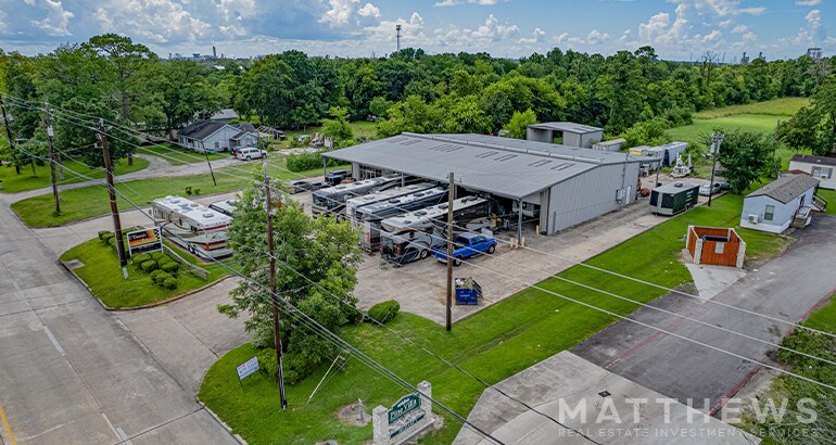 2914 Massey Tompkins Rd, Baytown, TX à vendre - Photo de l’immeuble – Image 2 sur 3