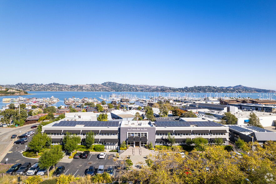3030 Bridgeway, Sausalito, CA à louer - Photo de l’immeuble – Image 2 sur 21