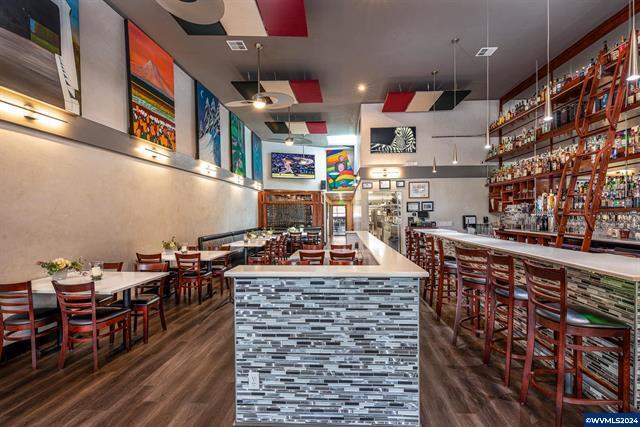 206 E Main St, Silverton, OR à vendre Photo principale– Image 1 sur 23