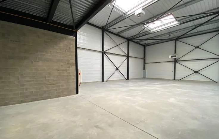 Local d'activités dans Persan à vendre - Photo de l’immeuble – Image 3 sur 8