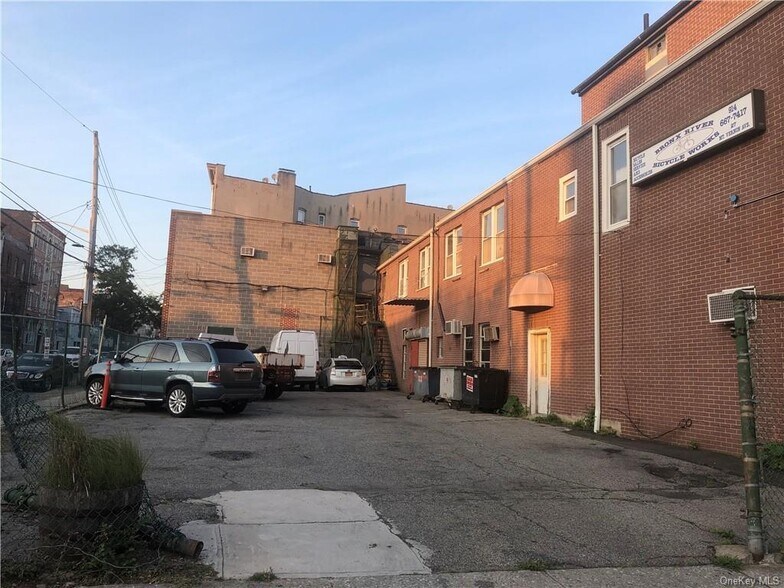 31 Mount Vernon Ave, Mount Vernon, NY à vendre - Photo de l’immeuble – Image 2 sur 7