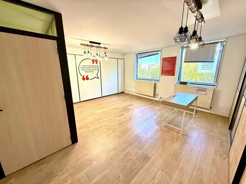 Bureau dans Évry-Courcouronnes à louer - Photo intérieure – Image 2 sur 4