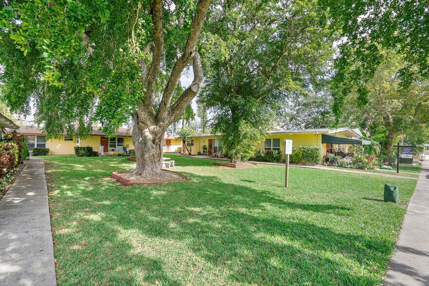 227-235 SE 1st St, Dania Beach, FL à vendre - Photo de l’immeuble – Image 1 sur 20
