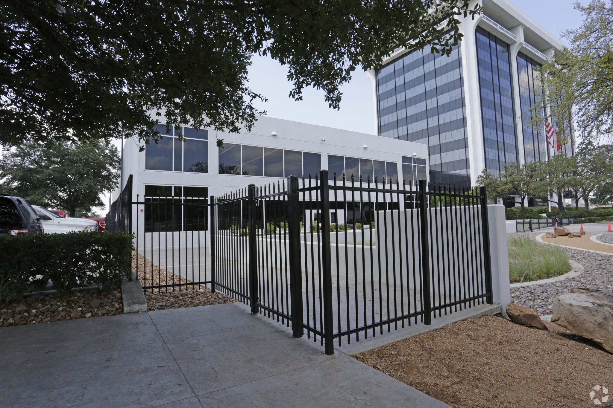 2525 N Stemmons Fwy, Dallas, TX à vendre Photo principale– Image 1 sur 7