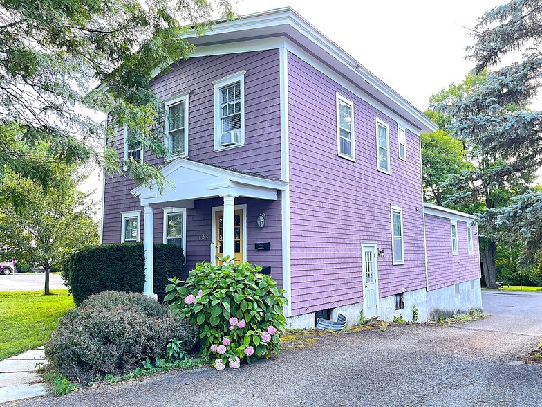 205 Brooklea Dr, Fayetteville, NY à vendre - Photo principale – Image 1 sur 45