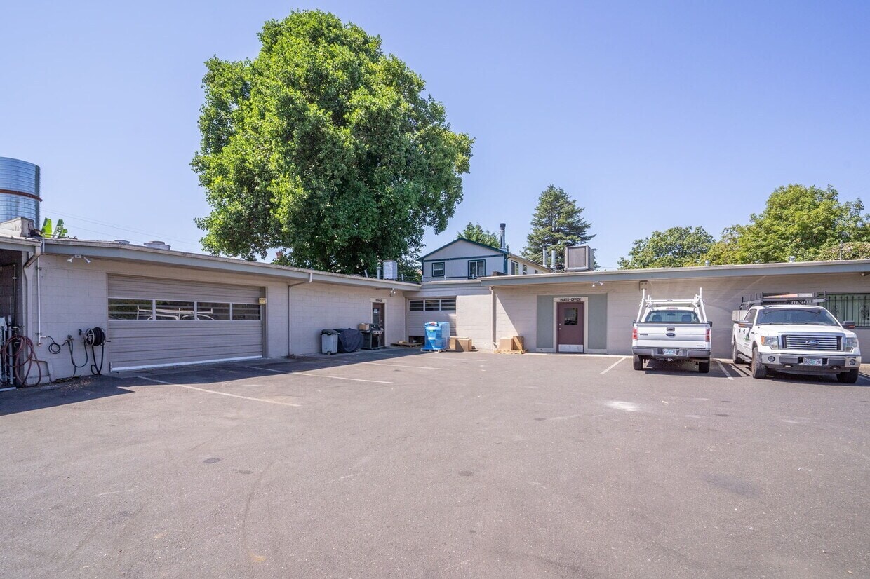 2304 N Killingsworth St, Portland, OR à vendre Photo intérieure– Image 1 sur 2
