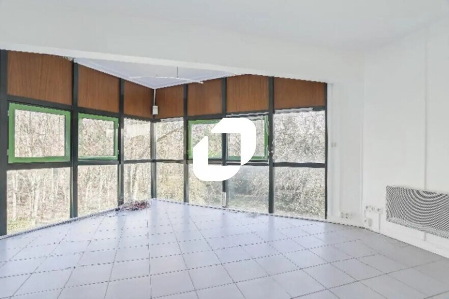Bureau dans Lognes à louer - Photo de l’immeuble – Image 2 sur 8