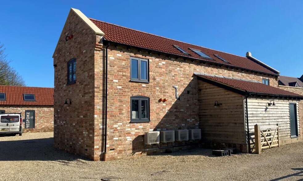 Arlingham Rd, Saul à louer - Photo de l’immeuble – Image 2 sur 3