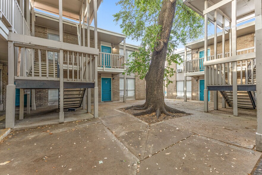 2507 Airport Cir, Arlington, TX à vendre - Photo de l’immeuble – Image 2 sur 12