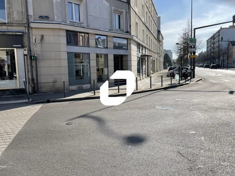 Local commercial dans Reims à louer - Photo de l’immeuble – Image 1 sur 5