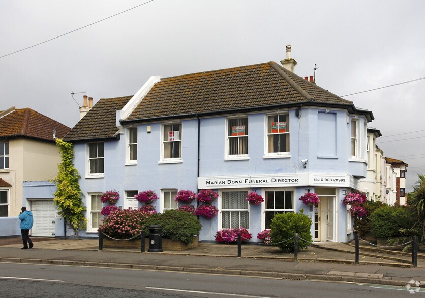 59-61 Lyndhurst Rd, Worthing à vendre - Photo principale – Image 1 sur 2