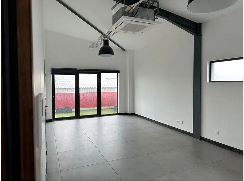 Bureau dans Heyrieux à vendre - Photo intérieure – Image 3 sur 4