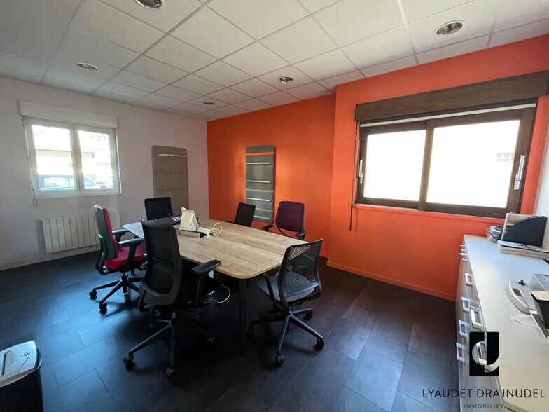 Bureau dans Le Coteau à louer - Photo de l’immeuble – Image 3 sur 3