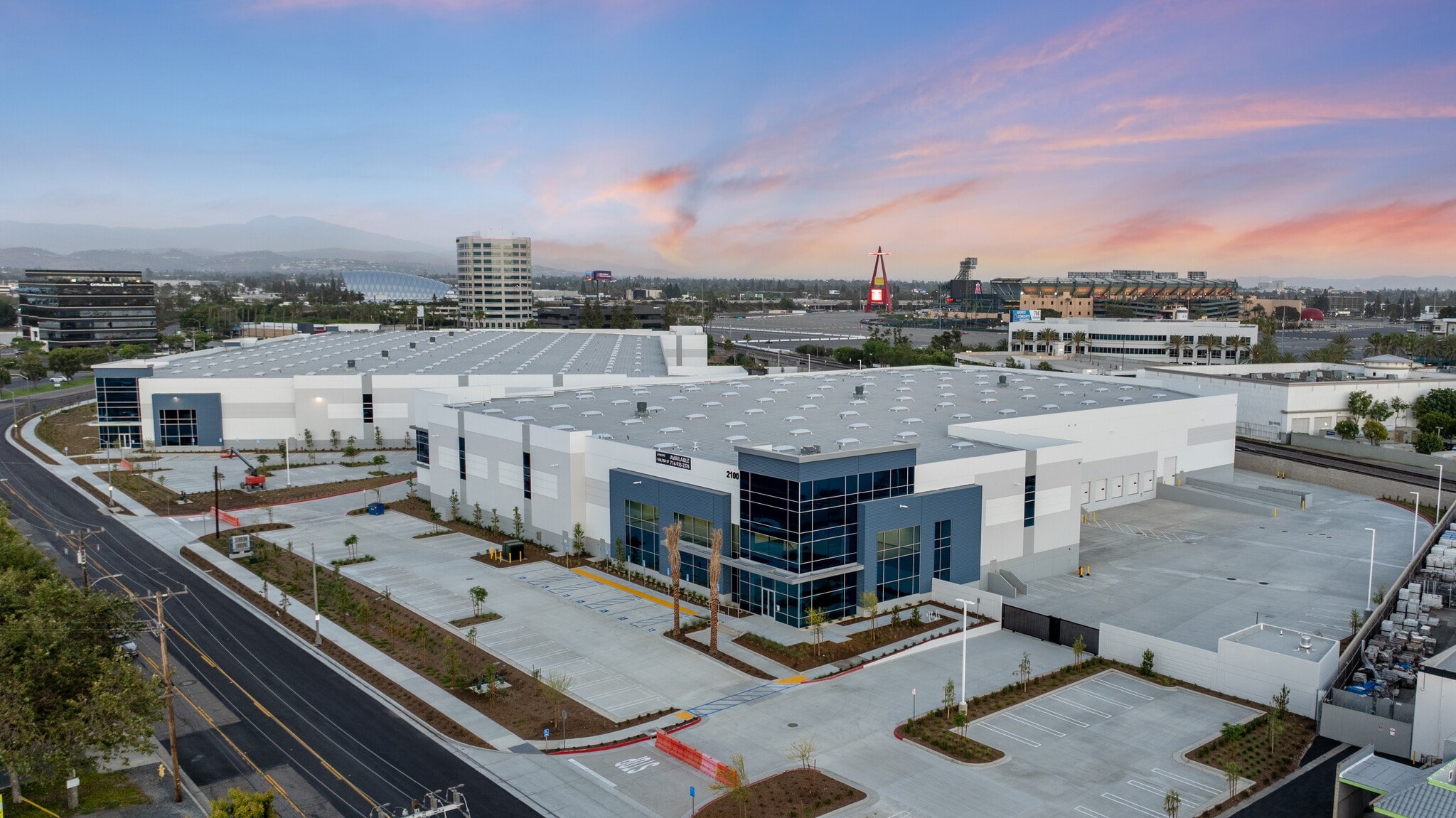 2120 E Howell Ave, Anaheim, CA à louer Photo principale– Image 1 sur 2