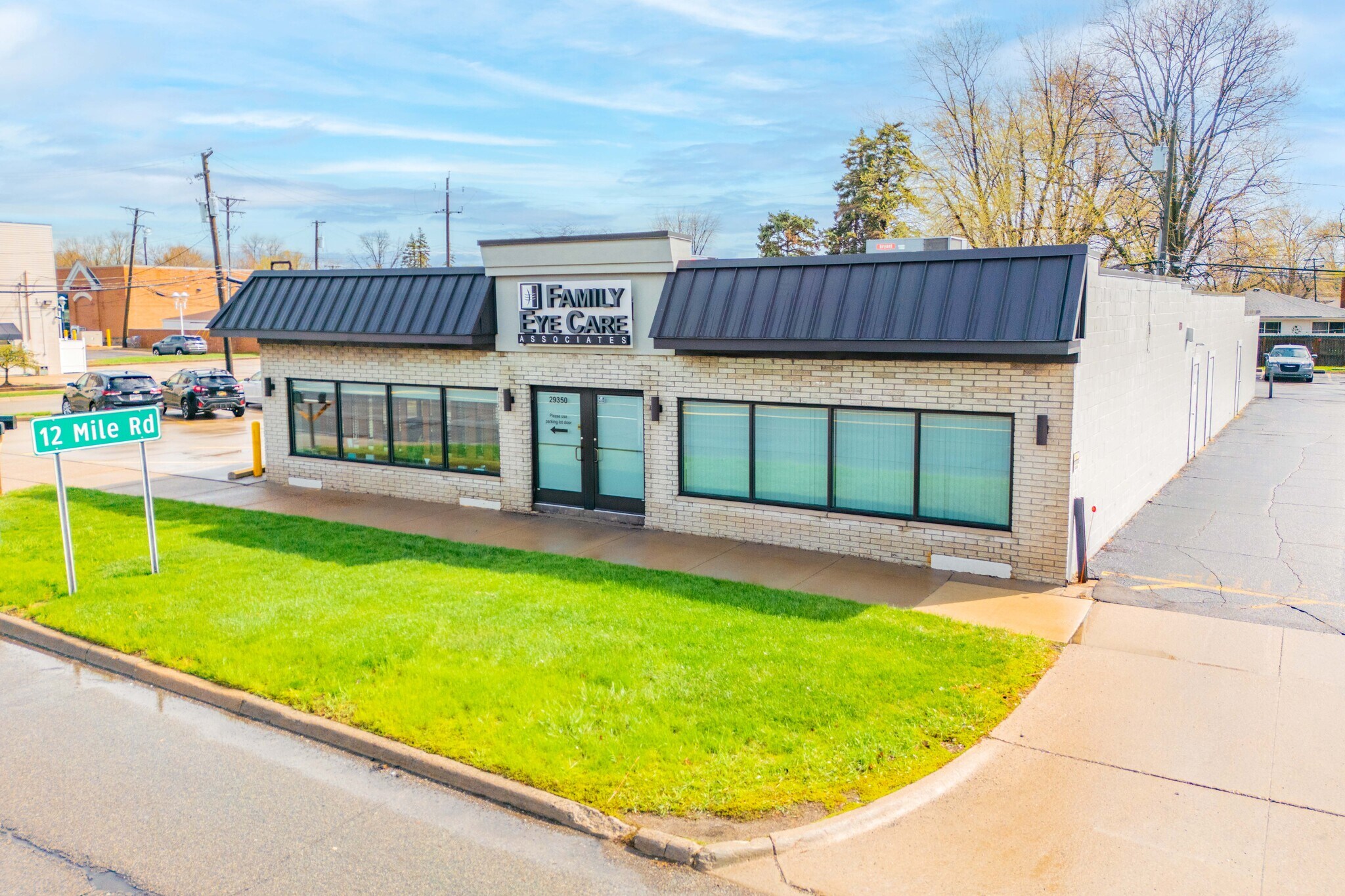 29350 Harper Ave, Saint Clair Shores, MI à louer Photo principale– Image 1 sur 9