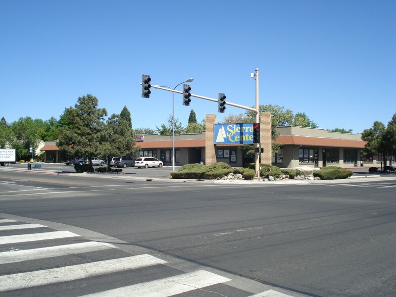 1605 Sullivan Ln, Sparks, NV à louer - Photo de l’immeuble – Image 1 sur 5