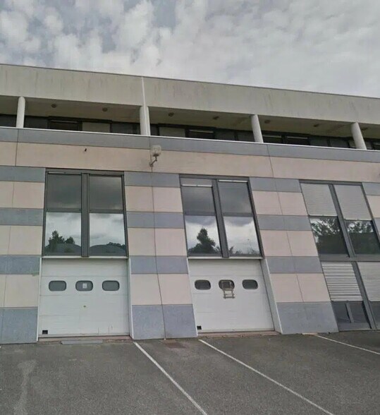 Bureau dans Saint-Quentin-Fallavier à louer - Photo de l’immeuble – Image 1 sur 3