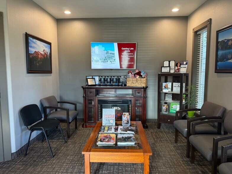 1595 Commercial St SE, Salem, OR à louer - Photo de l’immeuble – Image 2 sur 4