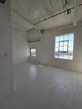 1027 Grand St, Brooklyn, NY à louer Photo intérieure– Image 2 sur 6