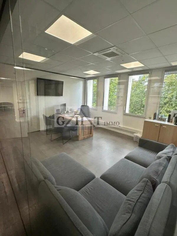 Bureau dans Charenton-le-Pont à vendre Photo de l’immeuble– Image 1 sur 3