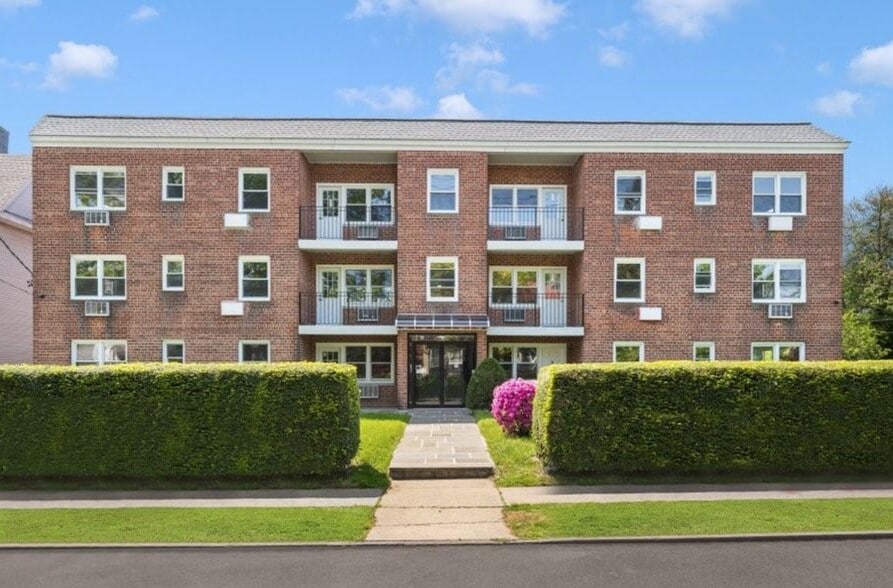 30 Archer Ave, Mount Vernon, NY à vendre - Photo principale – Image 1 sur 24