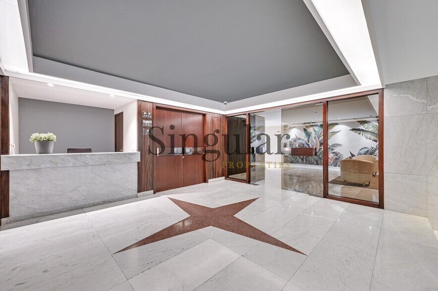 Immeuble residentiel dans Barcelone, Barcelona à vendre - Photo principale – Image 1 sur 3