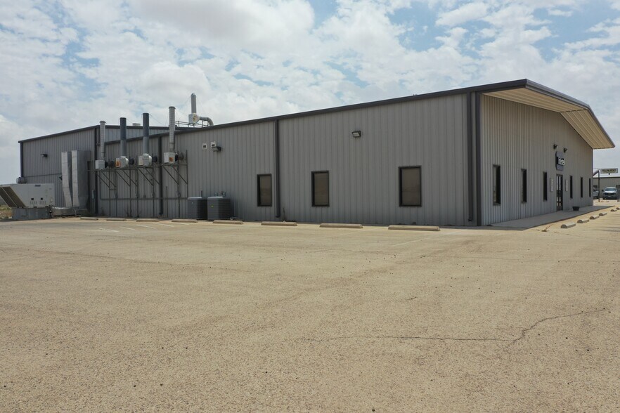 5718 N County Road 1287, Midland, TX à louer - Photo de l’immeuble – Image 2 sur 18