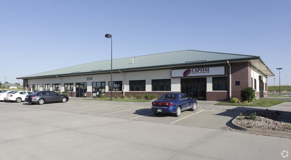 2100 Fletcher Ave, Lincoln, NE à louer - Photo de l’immeuble – Image 2 sur 4