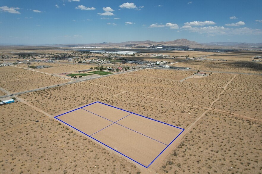 21 Palm St Palm St, Adelanto, CA à vendre - Photo de l’immeuble – Image 2 sur 18