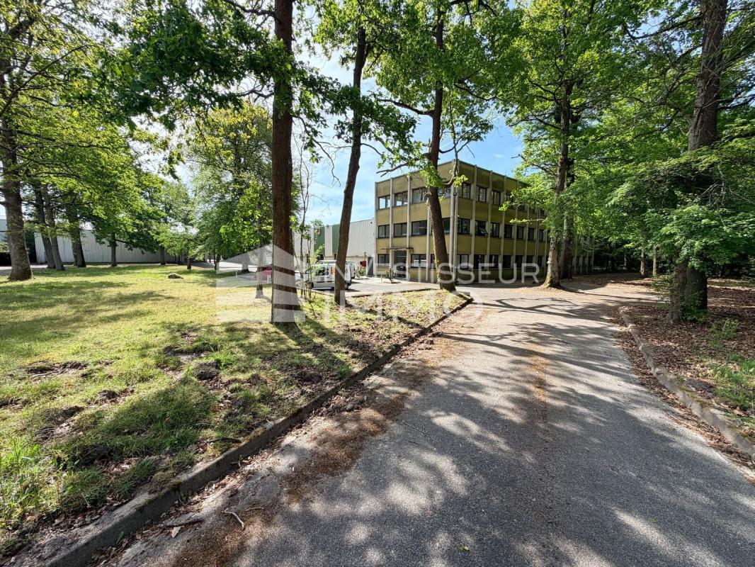 Local d'activités dans Bois-le-Roi à vendre Photo de l’immeuble– Image 1 sur 8