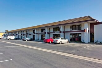 5558-5576 E La Palma Ave, Anaheim, CA à louer Photo de l’immeuble– Image 1 sur 5