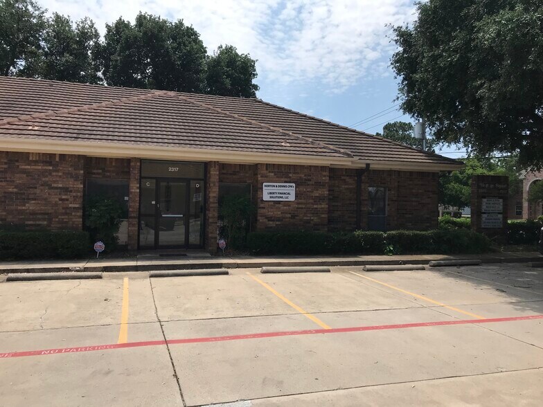2317 Roosevelt Dr, Arlington, TX à vendre - Photo de l’immeuble – Image 1 sur 1