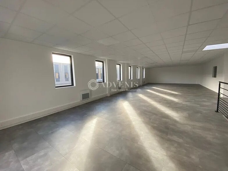 Local d’activités dans Les Mureaux à louer - Photo intérieure – Image 3 sur 12