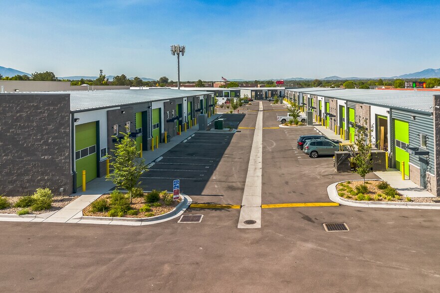 3747 W Parkway Blvd, West Valley City, UT à louer - Photo de l’immeuble – Image 3 sur 12