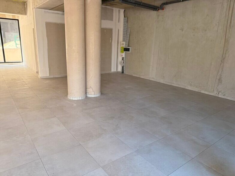 Local commercial dans Béziers à louer - Photo de l’immeuble – Image 3 sur 5